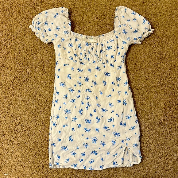 White flowery dress - Picture 1 of 2